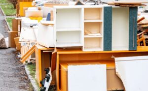 生活保護世帯の粗大ゴミは無料になる？料金・申し込み方法・支援者が知るべき対応を解説