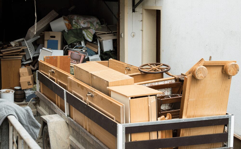 残置物撤去費用が100万円になる理由とは?費用相場・戸建て事例・誰が払うかを解説